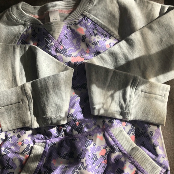 Girls size 6 Ivivva sweatshirt Lululemon for kids - Picture 3 of 4